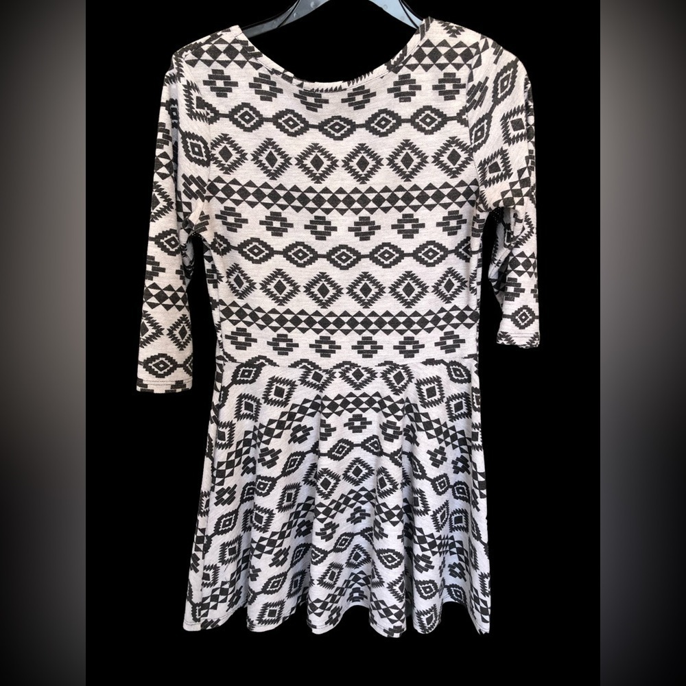 Juniors Extra Large Gray and Black Tribal Dress - Picture 2 of 3